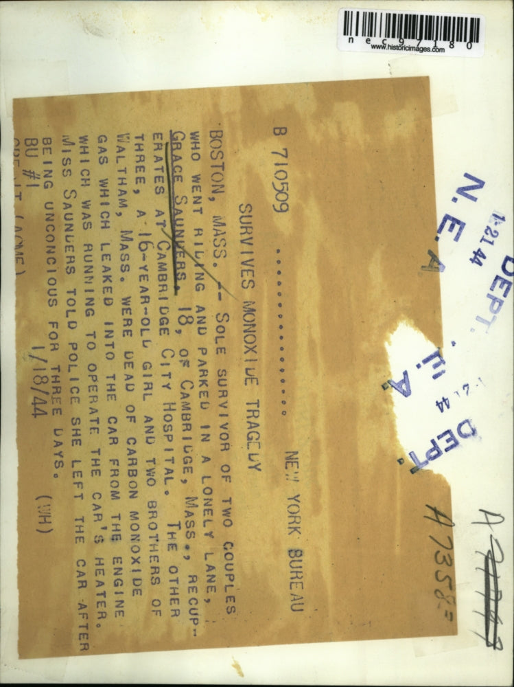 1944 Press Photo Grace Saunuers survives monoxide tragedy in Boston