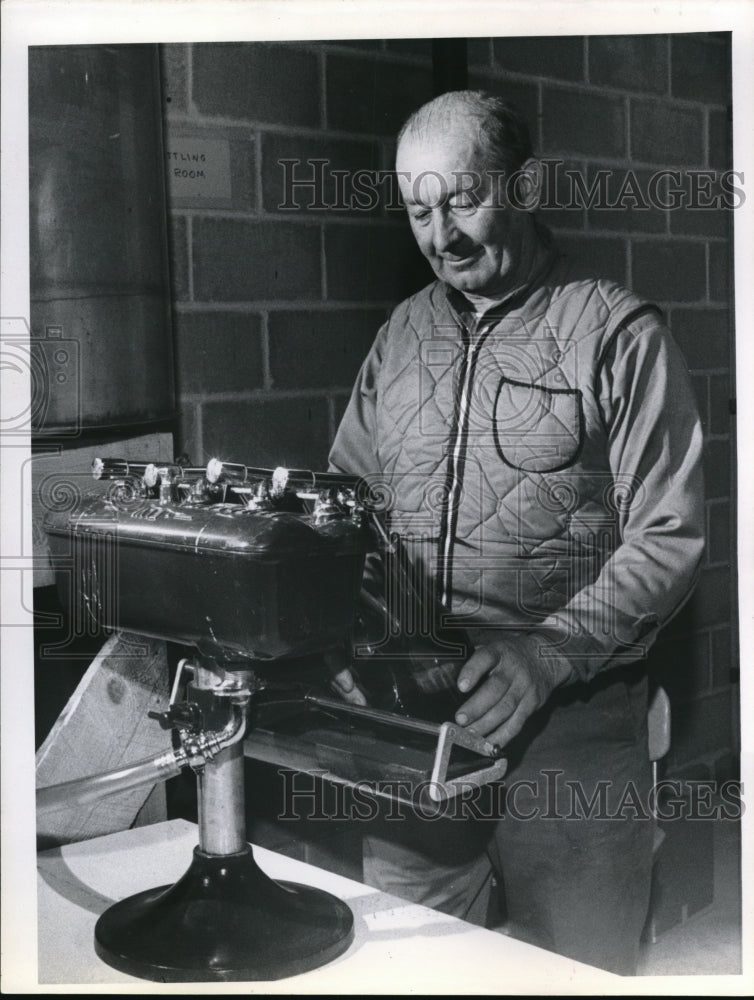 Load image into Gallery viewer, 1972 Press Photo Tony Debevc at Madison Winery - nec97203
