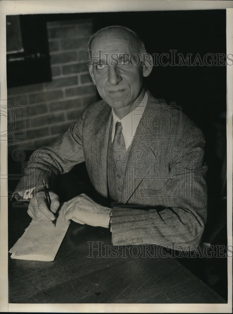 1934 Press Photo Scientist Dr HC Dickinson, inventor of Economonnstrator