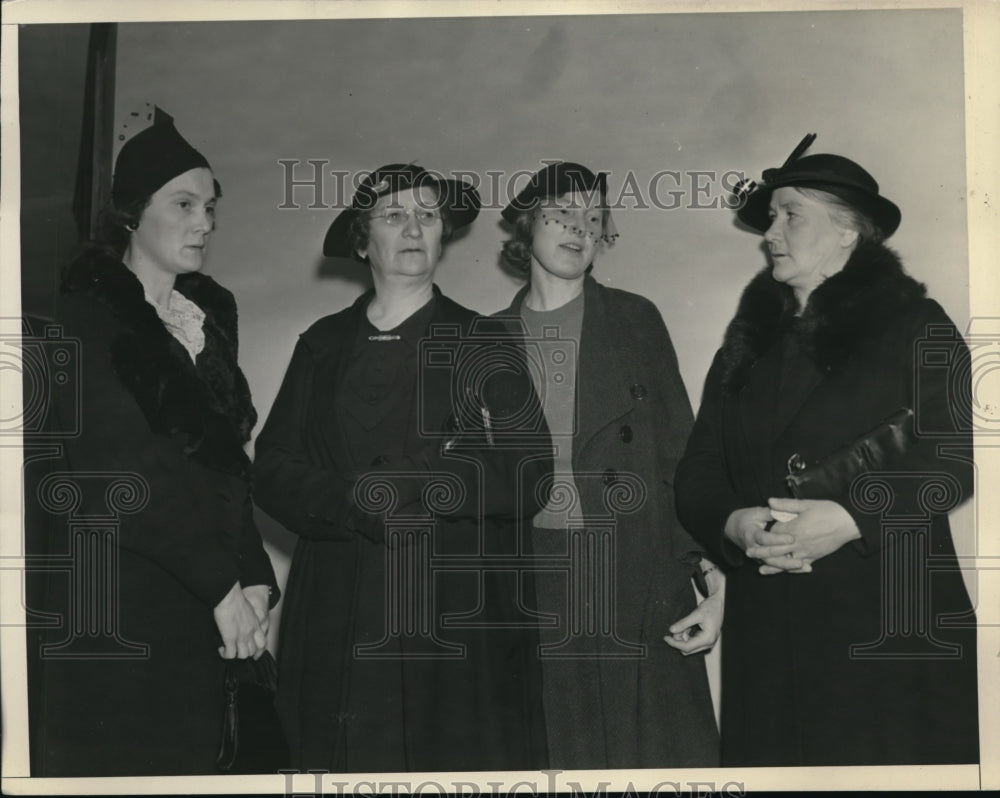 1938 Press Photo Widows of the seamen lost when the Belle Isle went down.