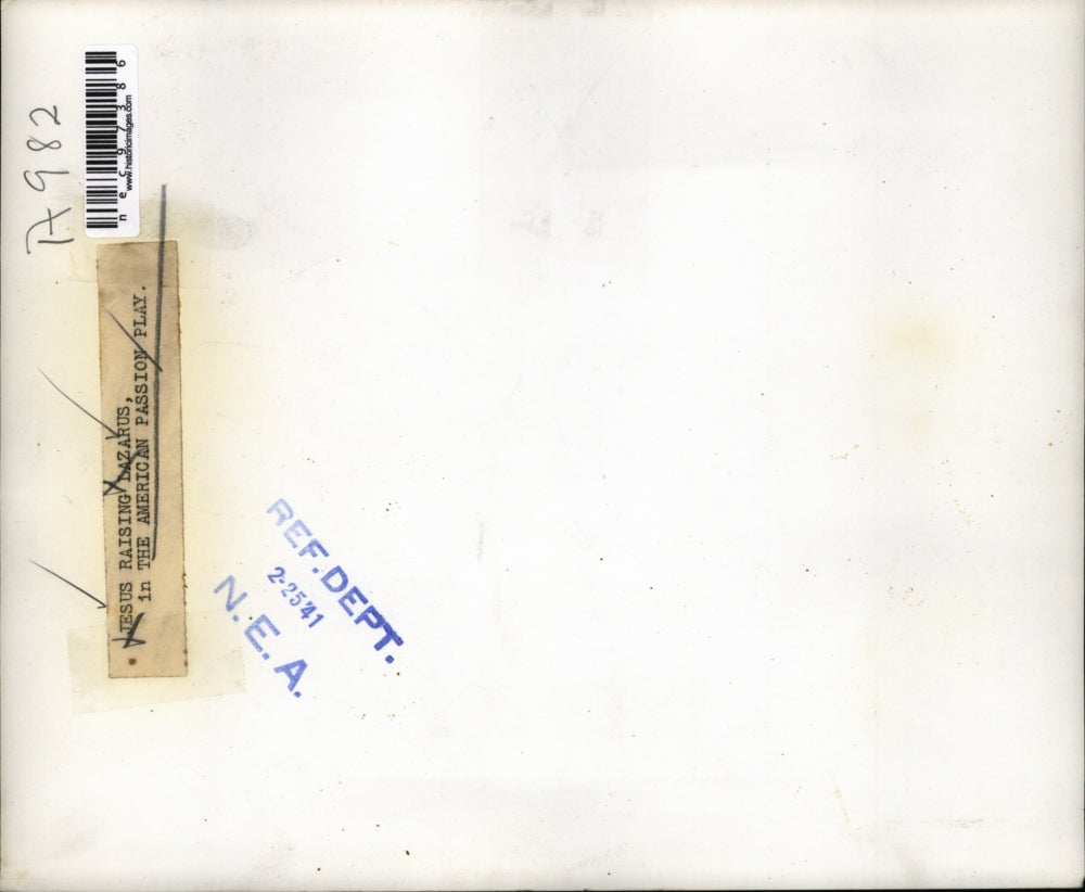 1941 Press Photo Passion play with Jesus raising Lazarus - nec97386