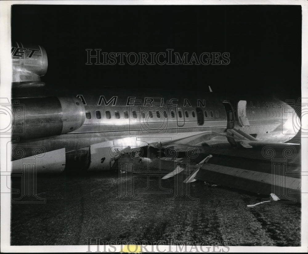 1966 Press Photo 727 Astrojet lies on its belly after skidded landing