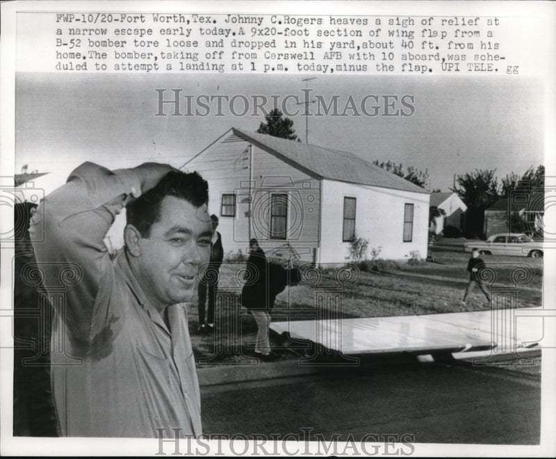Load image into Gallery viewer, 1966 Press Photo Ft Worth Texas Johnny Rogers &amp; bomber wing that almost hit him

