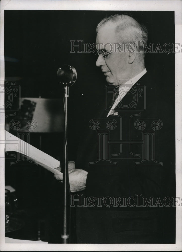 Load image into Gallery viewer, 1937 Press Photo Phillip Murray chairman of Steel Workers of CIO at SWOC meeting

