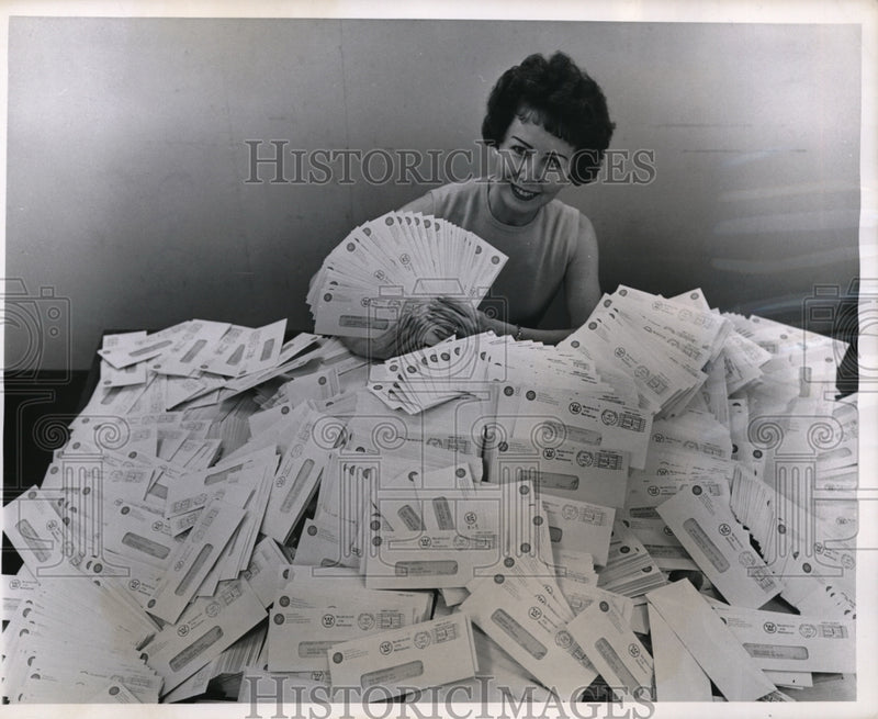 Load image into Gallery viewer, 1962 Press Photo Pittsburgh Pa Clerk &amp; bills at Westinghouse Electric Co
