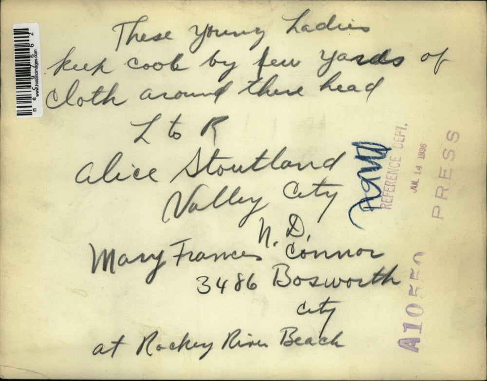 1936 Press Photo Alice Southland Mary Frances O'Connor On Beach Teens