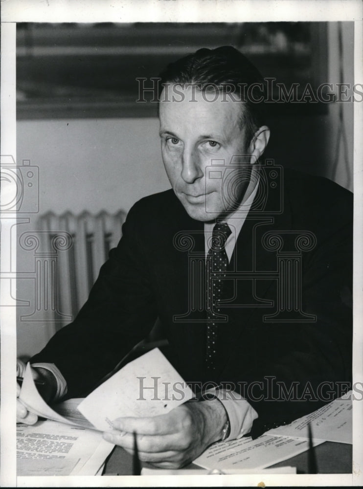 Load image into Gallery viewer, 1942 Press Photo Deputy OPA Admin Dexter Keezer to police price regulations
