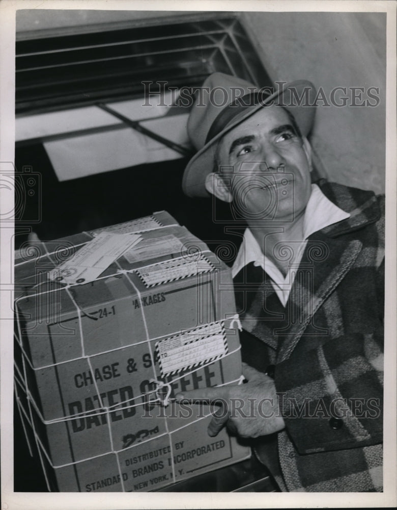 1945 Press Photo Frank Cocchiarle of Newark Ave - nec97878