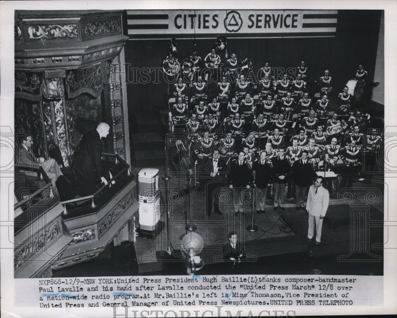 Load image into Gallery viewer, 1955 Press Photo Press Pres Hugh Baillie thanks Composer-bandmaster Paul Lavalle
