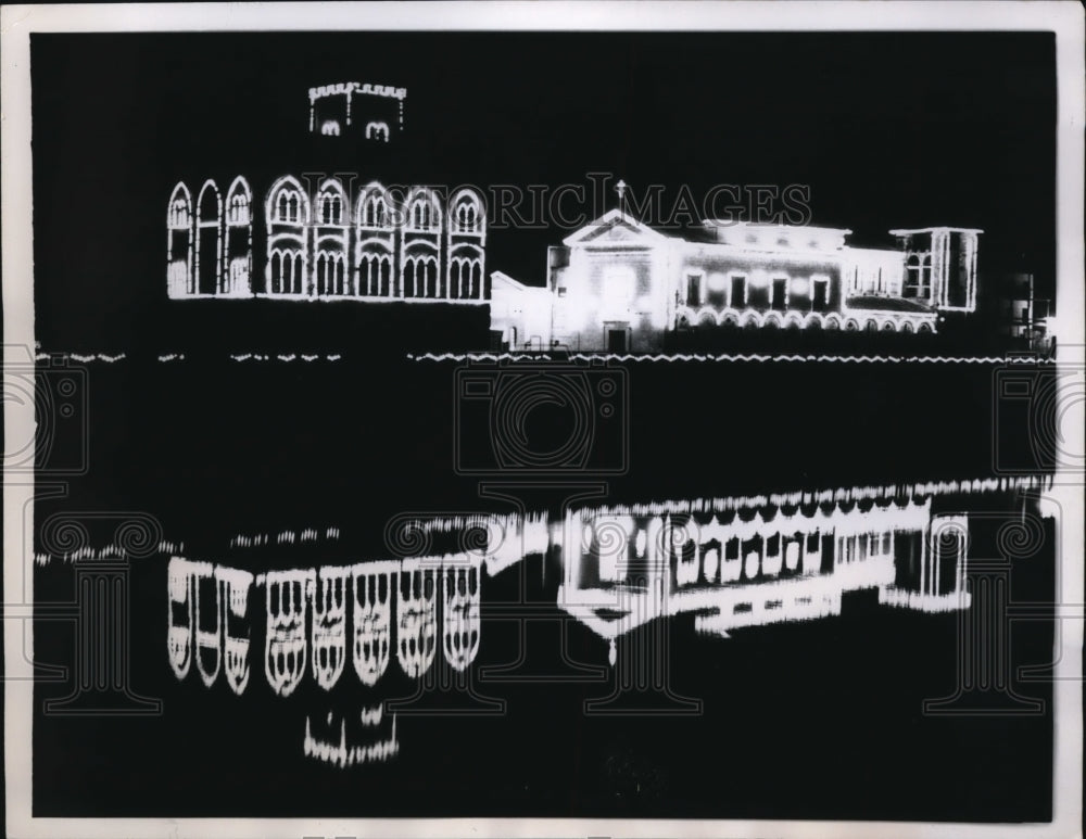 1960 Press Photo The reflection of Government Palace and St. Matthew's Church