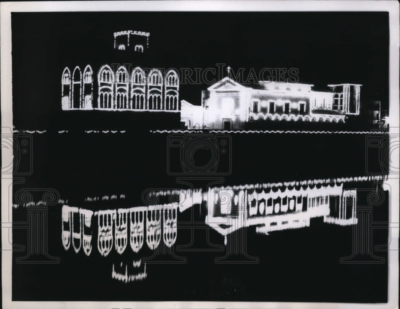 Load image into Gallery viewer, 1960 Press Photo The reflection of Government Palace and St. Matthew's Church
