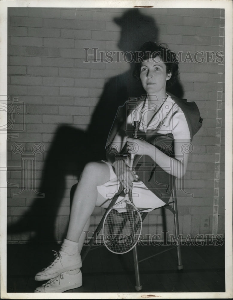 1942 Press Photo Mrs. Frederick McGuire, tennis player