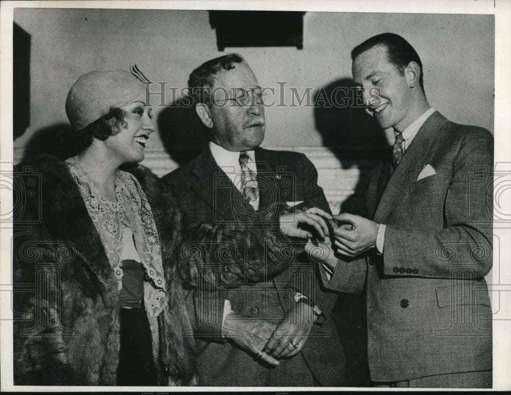 1933 Press Photo Eddie Stanley and Evelyn Wise Married by Joseph Cowan