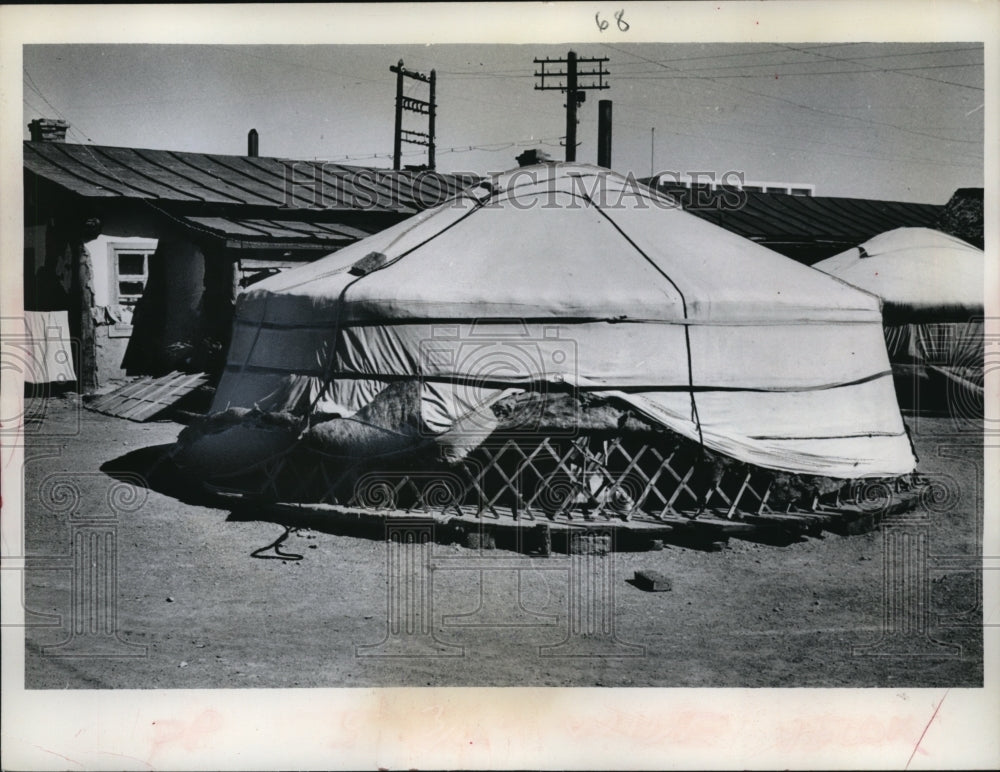 1962 Press Photo Yurt Felt Tent of Nomads in Outer Mongolia - nec98356