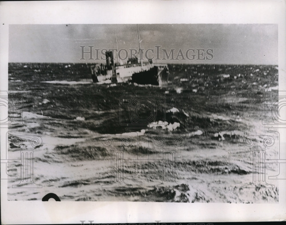 1935 Press Photo British Oil Tanker Valverda Caught Fire 36 Seamen ...
