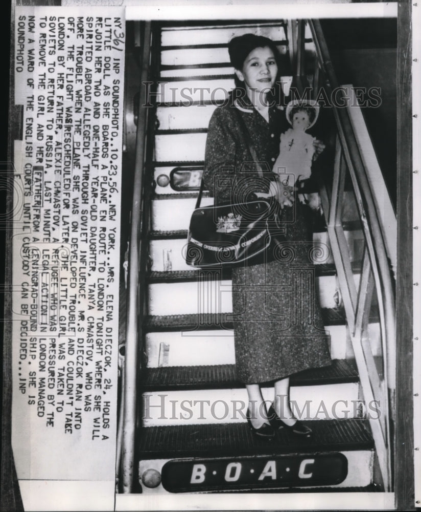 1965 Press Photo Mrs. Diezok is excited to be reunited with her daughter Tanya