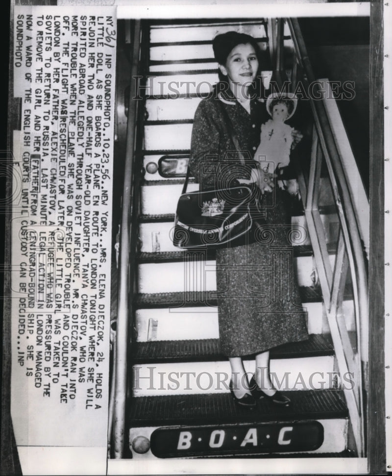 Load image into Gallery viewer, 1965 Press Photo Mrs. Diezok is excited to be reunited with her daughter Tanya
