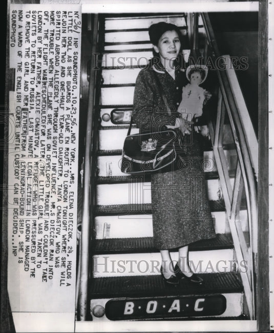 1965 Press Photo Mrs. Diezok is excited to be reunited with her daughter Tanya