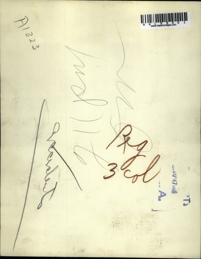 1947 Press Photo LA Calif Anne Schultz & body of daughter Audrey & police