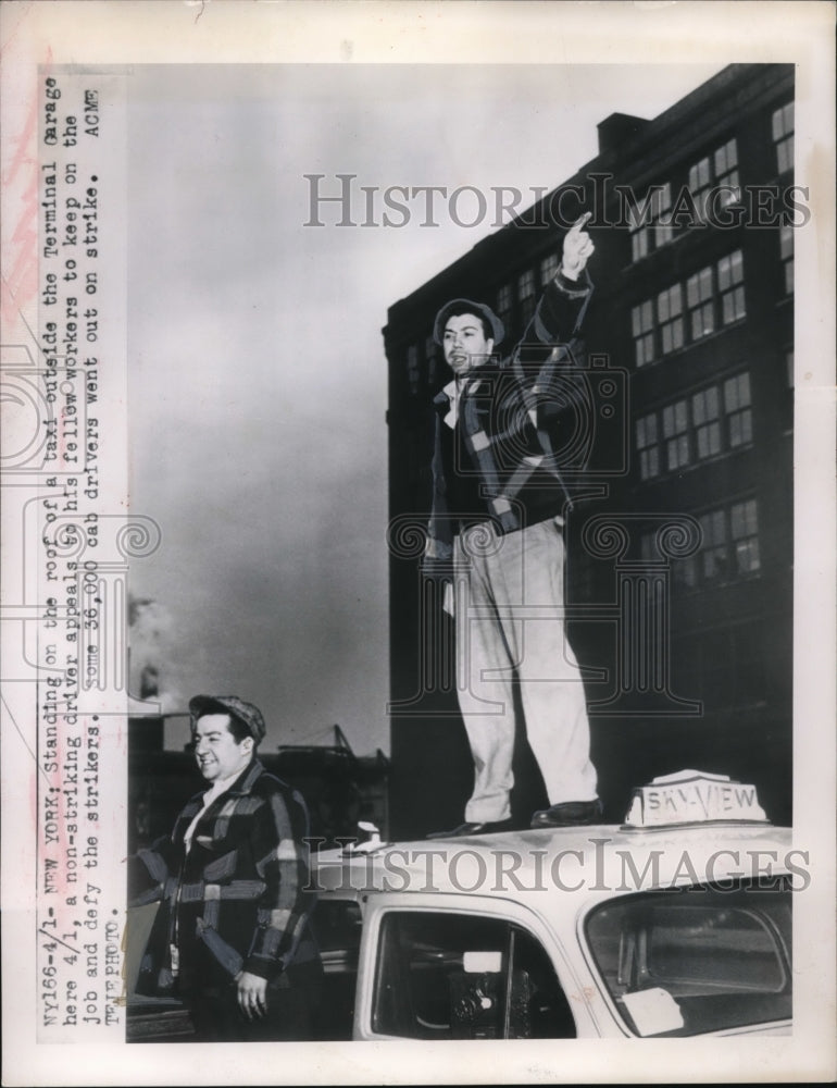 1949 Press Photo non striking NY cab driver appeals to others to keep working
