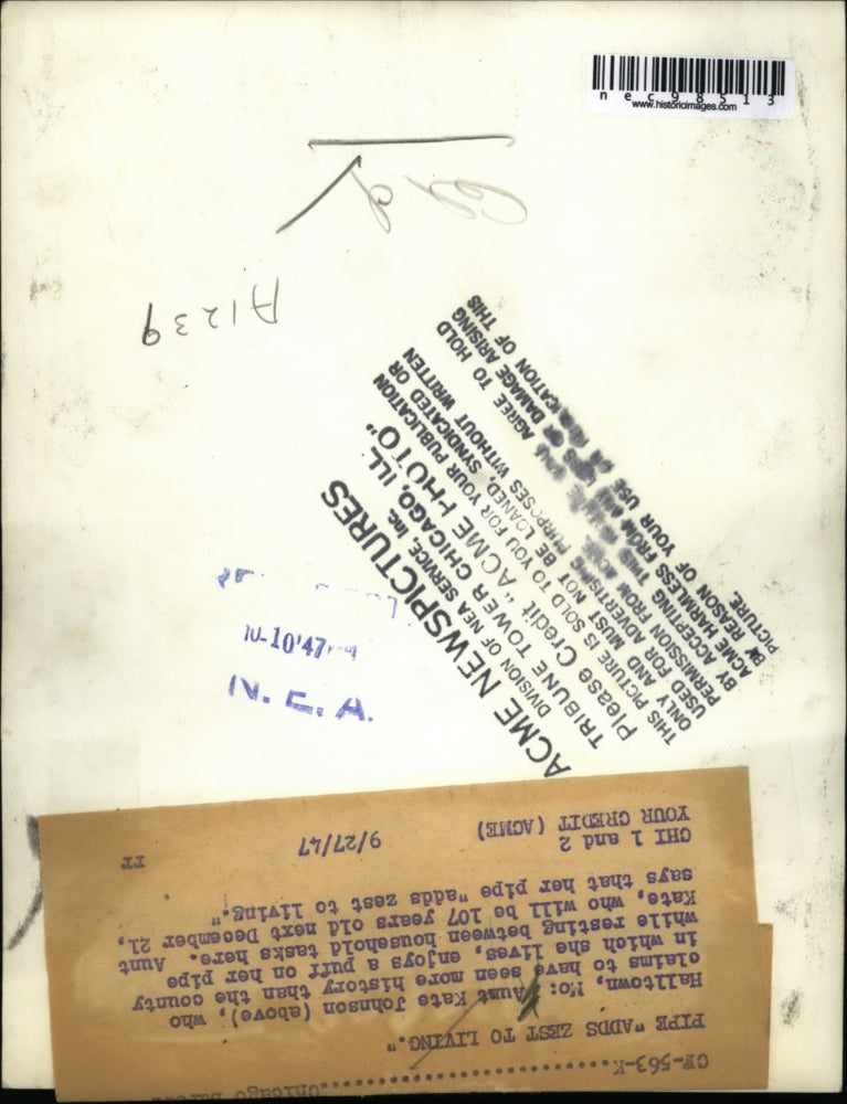 1947 Press Photo Kate Johnson, 106, resting between household chores