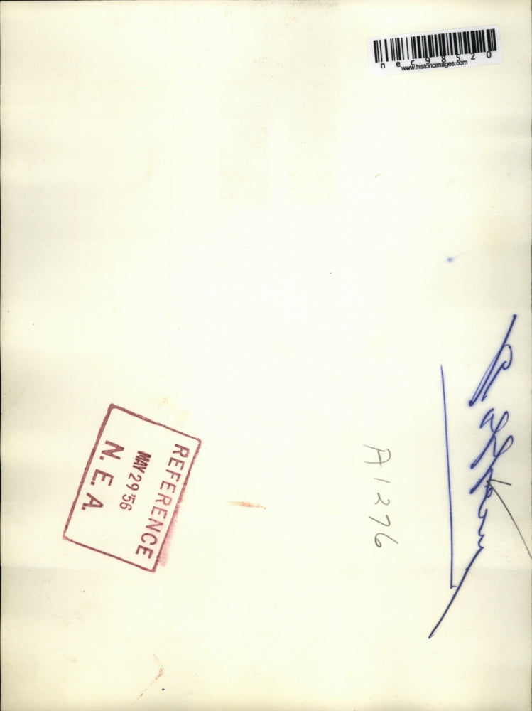 1956 Press Photo Louis Lewin demonstrates how he lost his pants in a robbery.