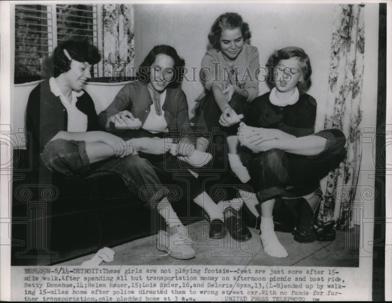 Load image into Gallery viewer, 1952 Press Photo Girls walk 15-miles home after misdirection
