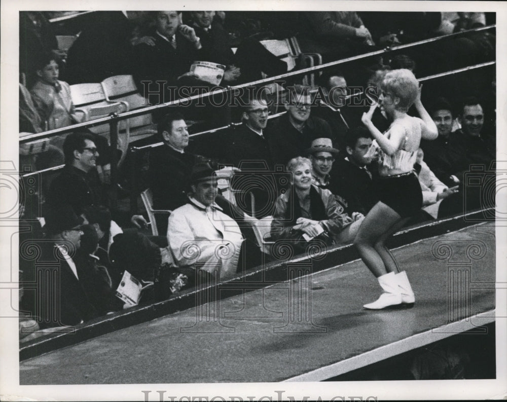 1966 Press Photo Lynn Hamilton dancing atop visiting teams dugout- Historic Images