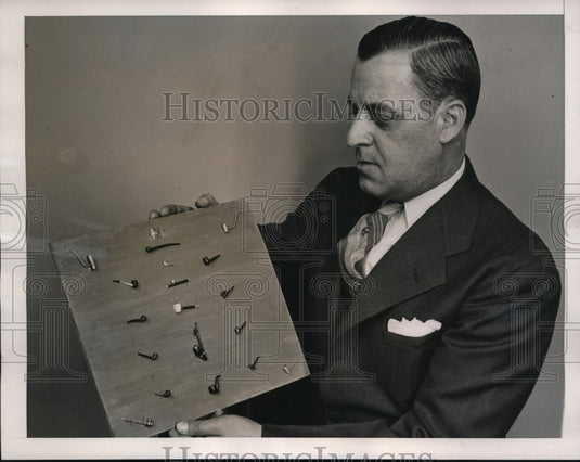 1940 Press Photo RV Fisher & mini pipes made of corn cobs