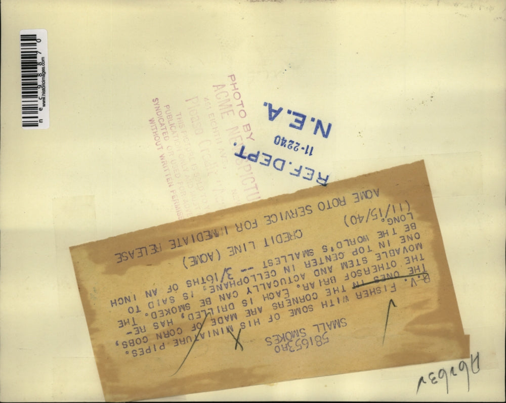 1940 Press Photo RV Fisher & mini pipes made of corn cobs