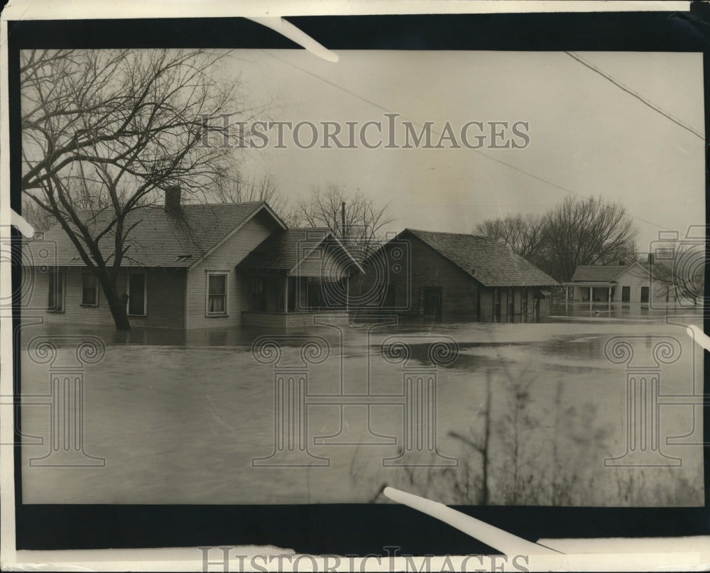 1928 Press Photo Ottawa Kansas flood waters surround homes - nec98888