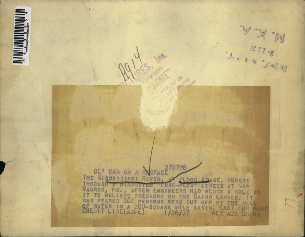 1937 Press Photo The Mississippi River, at flood stage, in New Madrid, MO.