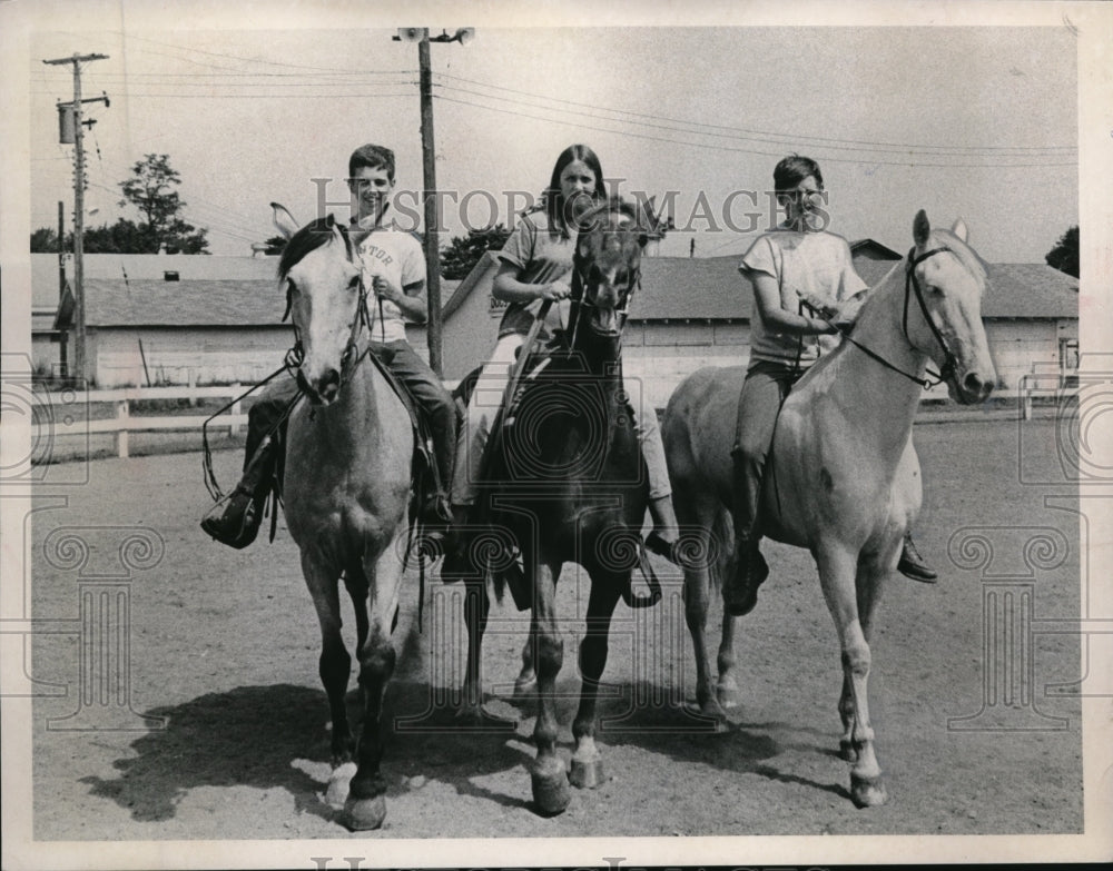 1968 Press Photo Keith Hall, Meville Elgin, Sheldon Groswell at horseshow in Oh