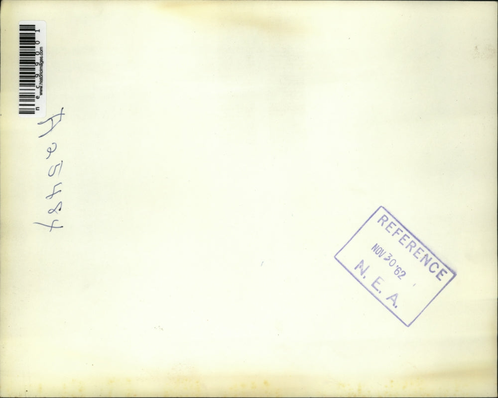 1962 Press Photo B.Hitson having a hard time catching a turkey for thanksgiving