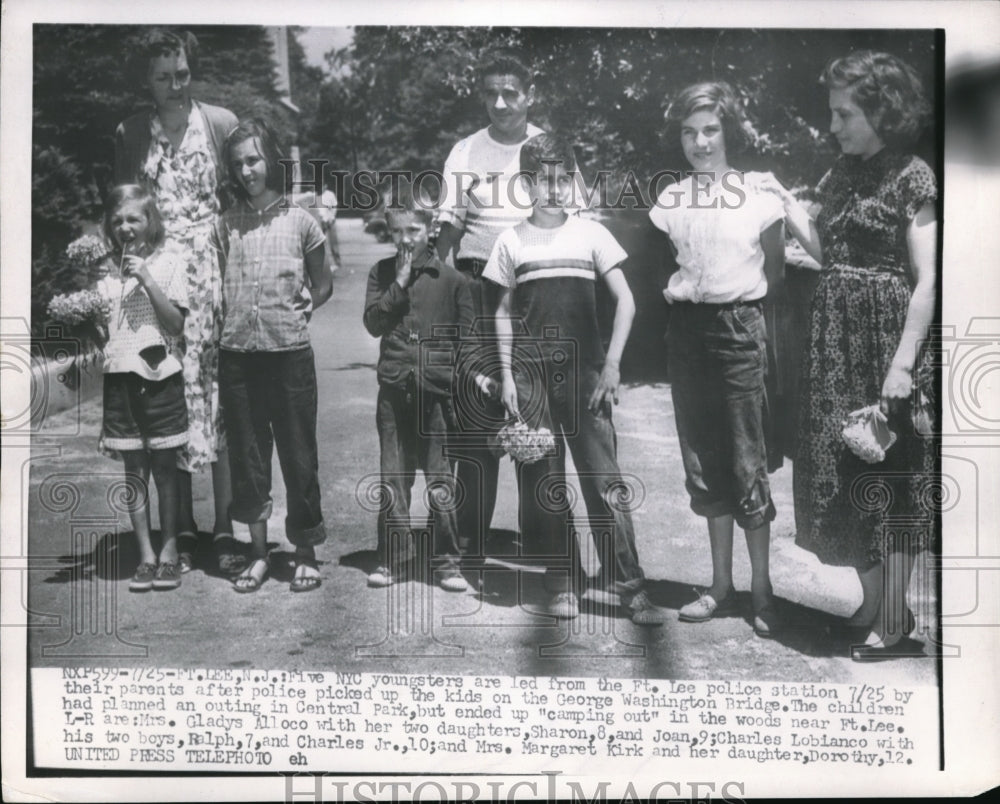 1959 Press Photo Mrs. Gladys Alloco With Her 2 Daughters Sharon & Joan