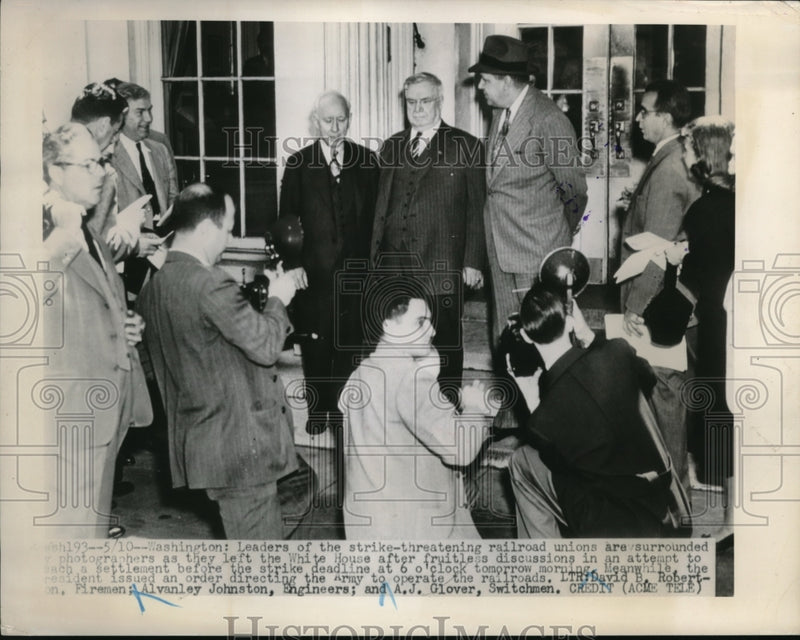 Load image into Gallery viewer, 1948 Press Photo The Railroad Union leaders are Robertson, Glover,and Johnson
