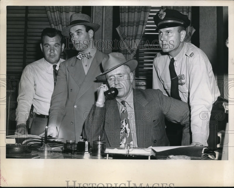 Load image into Gallery viewer, 1947 Press Photo A group of men use atelephone at a police statio
