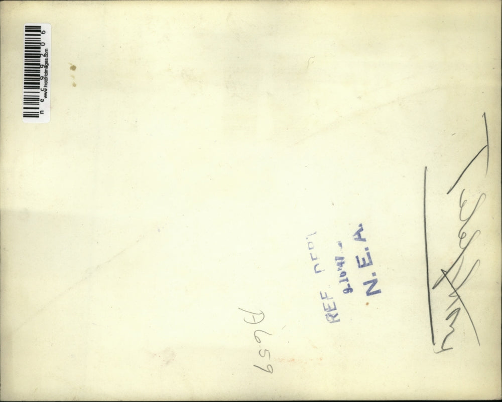 1947 Press Photo A group of men use atelephone at a police statio