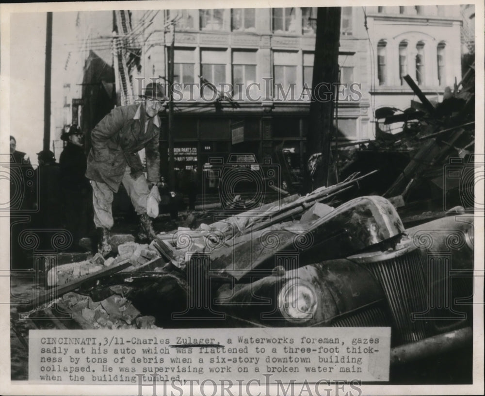 1947 Press Photo Cinncinati Ohio Charles Zulager & car under collapsed bldg