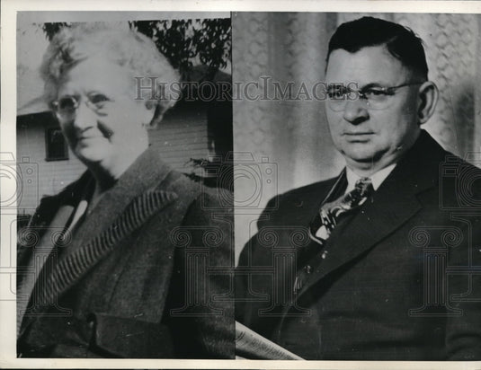 1943 Press Photo Red Oak, Iowa Mr & Mrs Frank Gillespie sons MIA in Africa- Historic Images