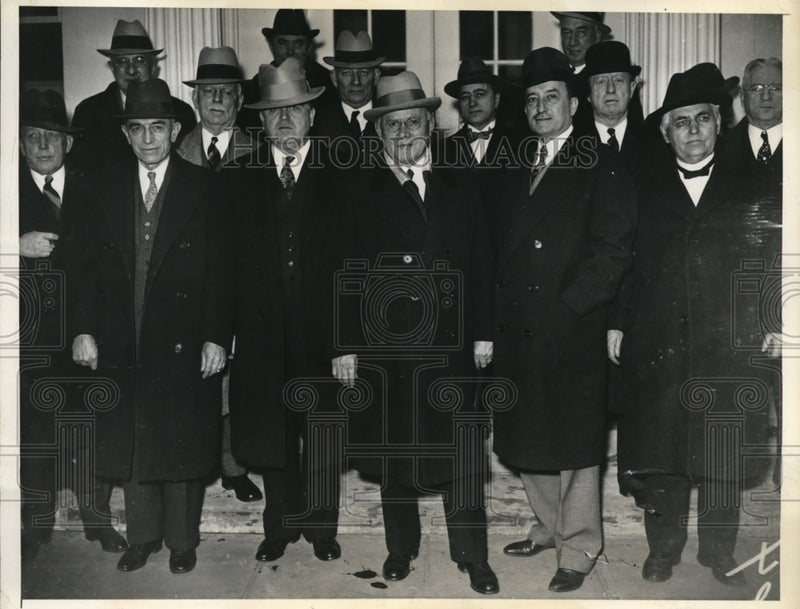 Load image into Gallery viewer, 1935 Press Photo DC AFL Ed McGrady,Wm Green, J Lewis &amp; other union men
