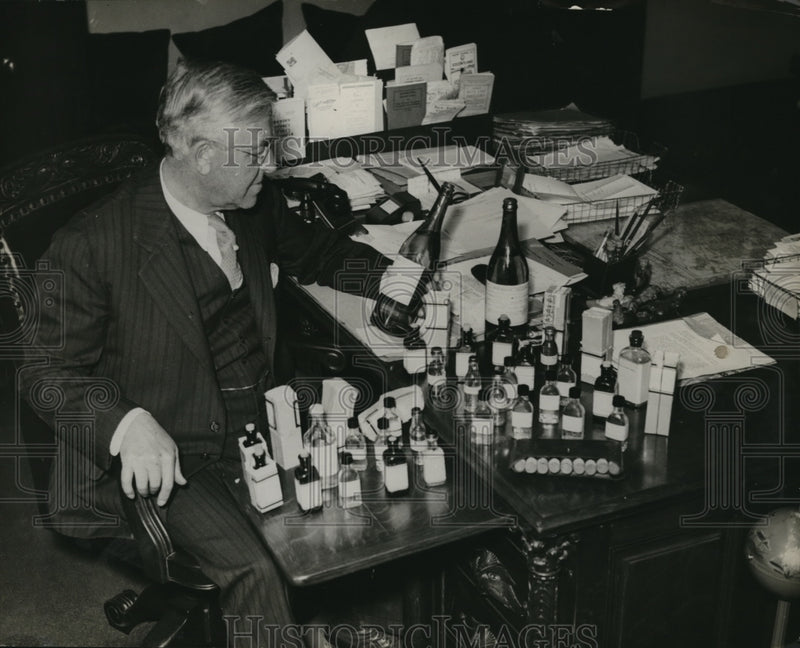 Load image into Gallery viewer, 1932 Press Photo Bottles of water from 100 ports for the wedding of the waters
