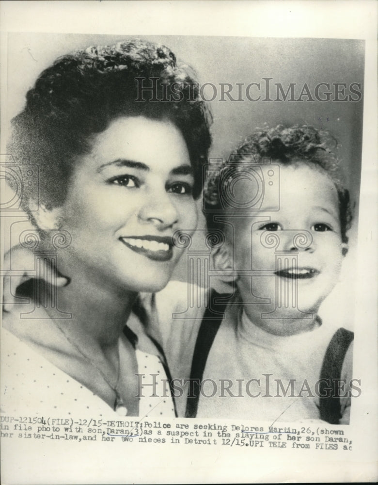 Load image into Gallery viewer, 1960 Press Photo Delores Martin and her son, Daran.

