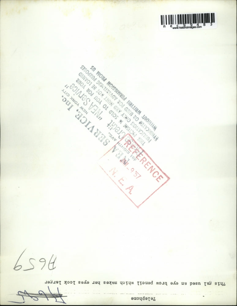 1957 Press Photo Woman used brow pencil to make eyes look larger - nec99483