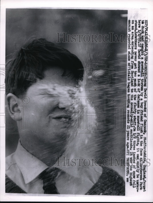 1962 Press Photo David Brooks of England gets snowball in face
