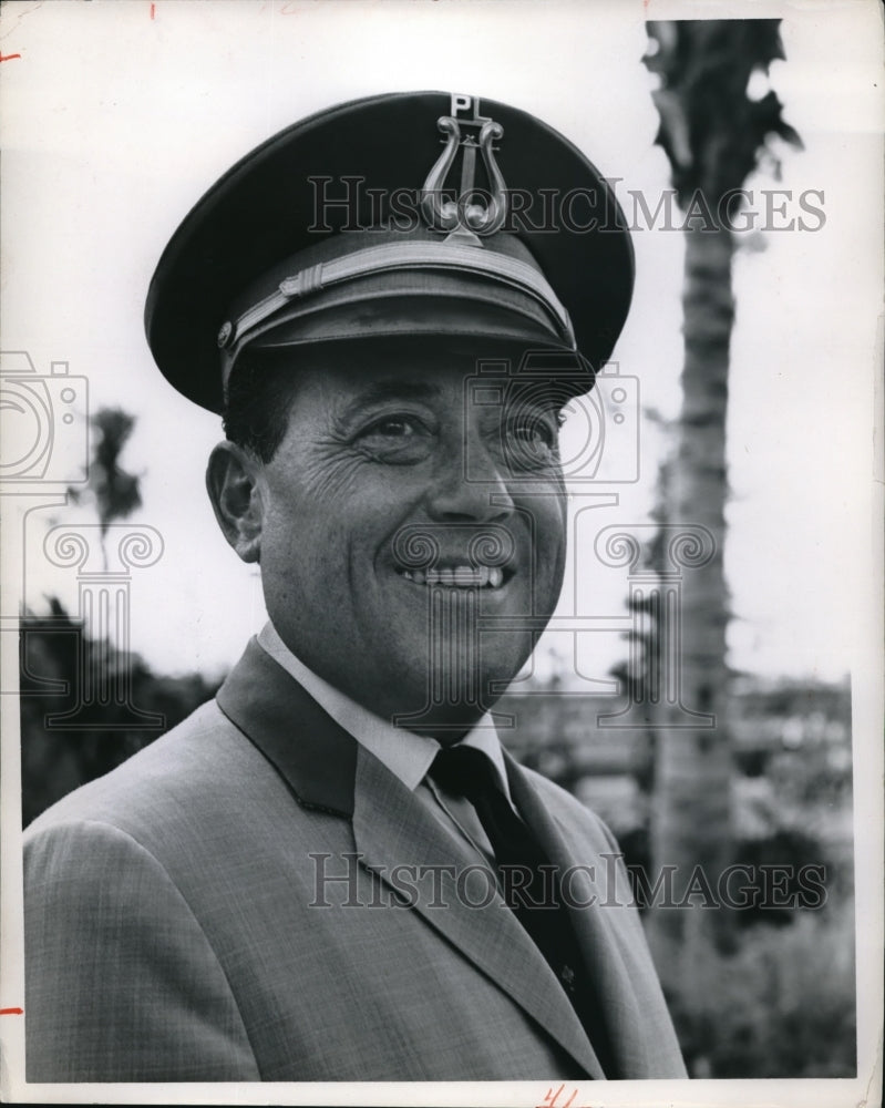 Load image into Gallery viewer, 1965 Press Photo The smiles of music to Mr. Paul Lavalle - nec99698
