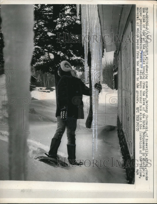 1965 Press Photo Bethany Chernecki checking out the icicles hanging