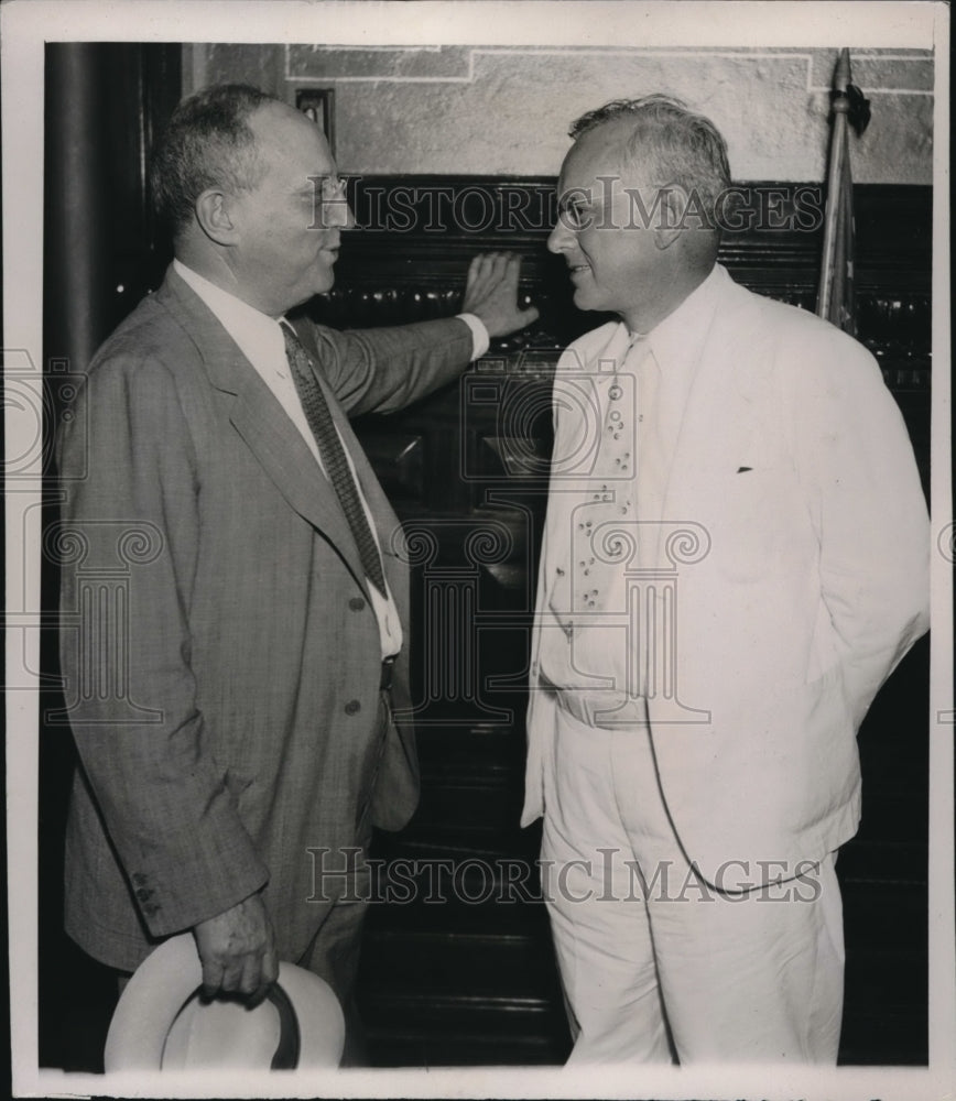 1936 Press Photo Eugene Meyer talks to Gov. Alfred Landon during his visit