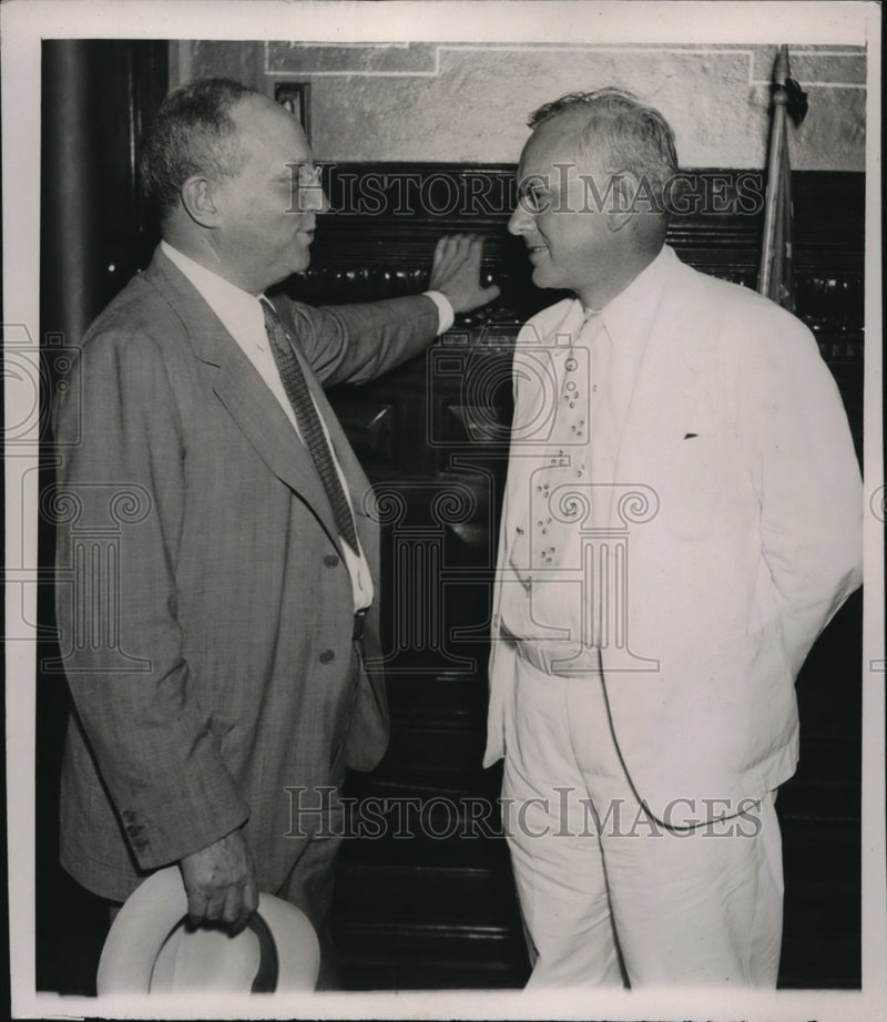 Load image into Gallery viewer, 1936 Press Photo Eugene Meyer talks to Gov. Alfred Landon during his visit
