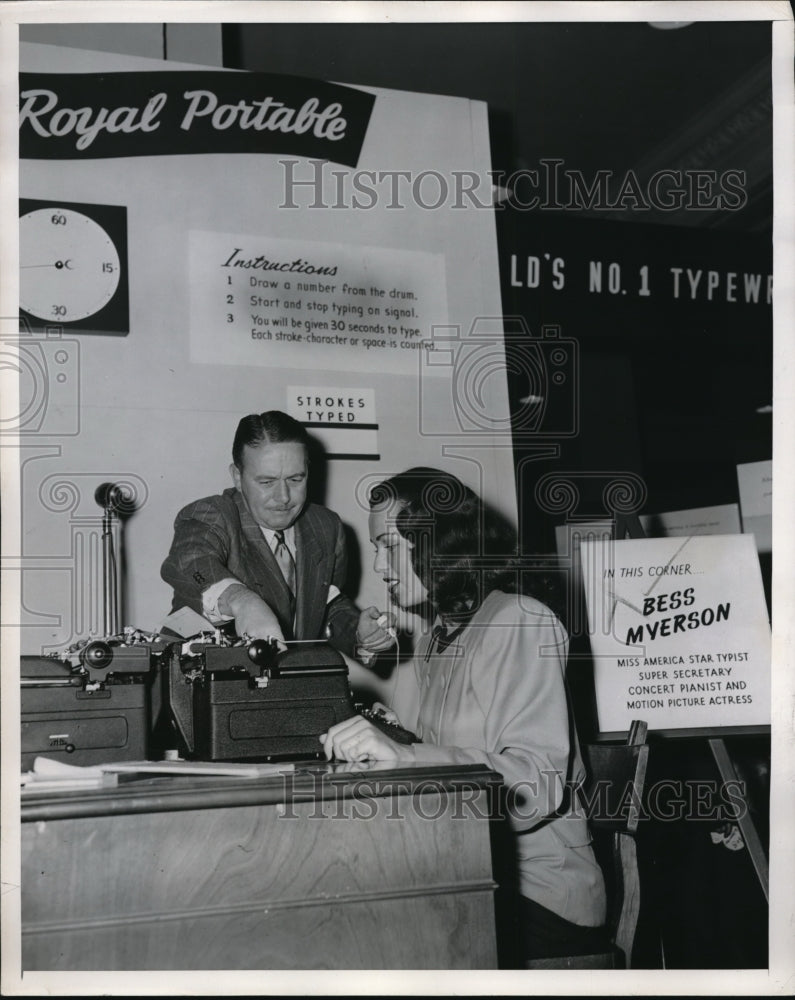 Load image into Gallery viewer, 1946 Press Photo Whoops stuck key by Bess Myerson
